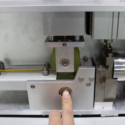 CLX-96 Máquina automática de corte de cables de fibra óptica con velocidad de 1,6-2,1 m/s para cables de parche de 0,9 mm-6 mm e interfaz táctil