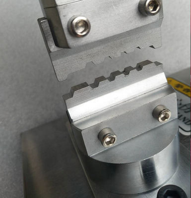 Máquina de corte de conector de cable de fibra óptica de alta precisión a presión de aire con fuerza de corte de 2.0T y construcción metálica